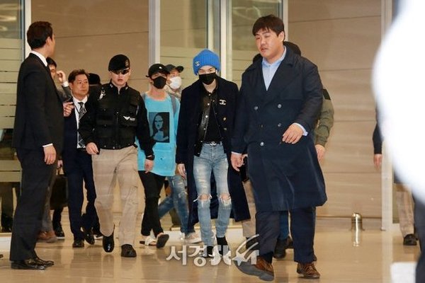 BTS trở về Hàn Quốc sau 52 ngày ở nước ngoài
