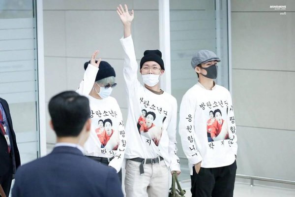 BTS trở về Hàn Quốc sau 52 ngày ở nước ngoài