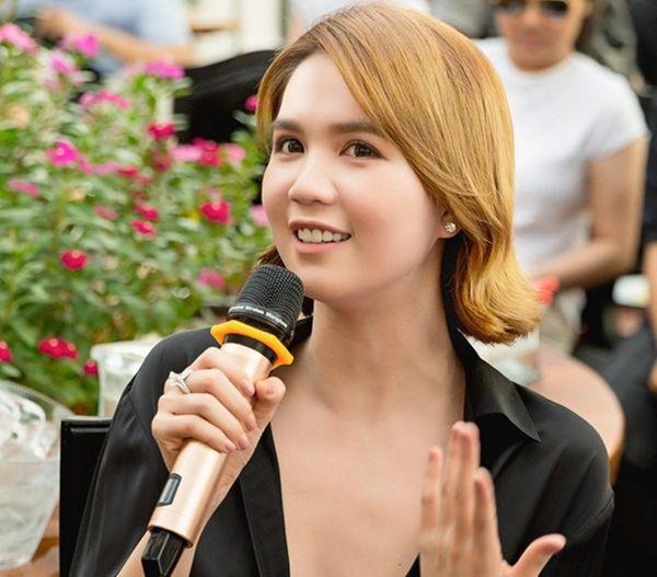 Tóc Tiên nhận giải ca sĩ xuất sắc nhất Việt Nam của MAMA 2017  Báo Người  lao động