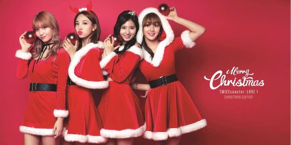 Không thể bỏ qua những hình ảnh Giáng sinh đầy phong cách của idol Kpop. Điểm nhấn của mùa lễ hội năm nay chính là các trang phục tuyệt đẹp và bắt mắt được các anh chàng và cô nàng đãi ngộ fan hâm mộ. Hãy cùng chiêm ngưỡng nhé!