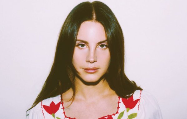 Lana Del Rey: Nghệ sĩ tìm kiếm cơ hội tại quán bar